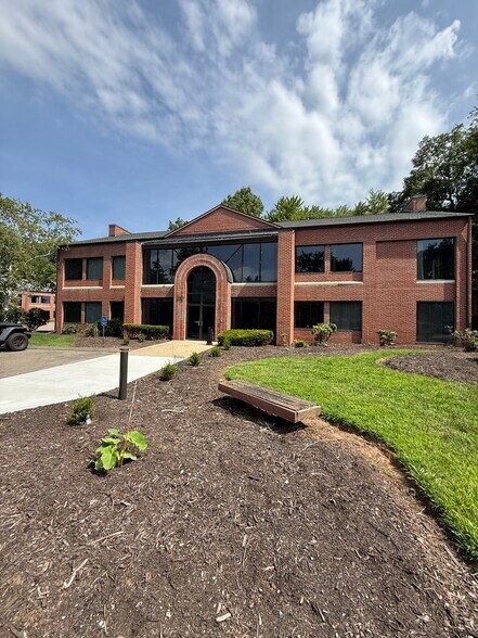 More Photos Of 30 Stanford Dr, Farmington Unknown For Lease