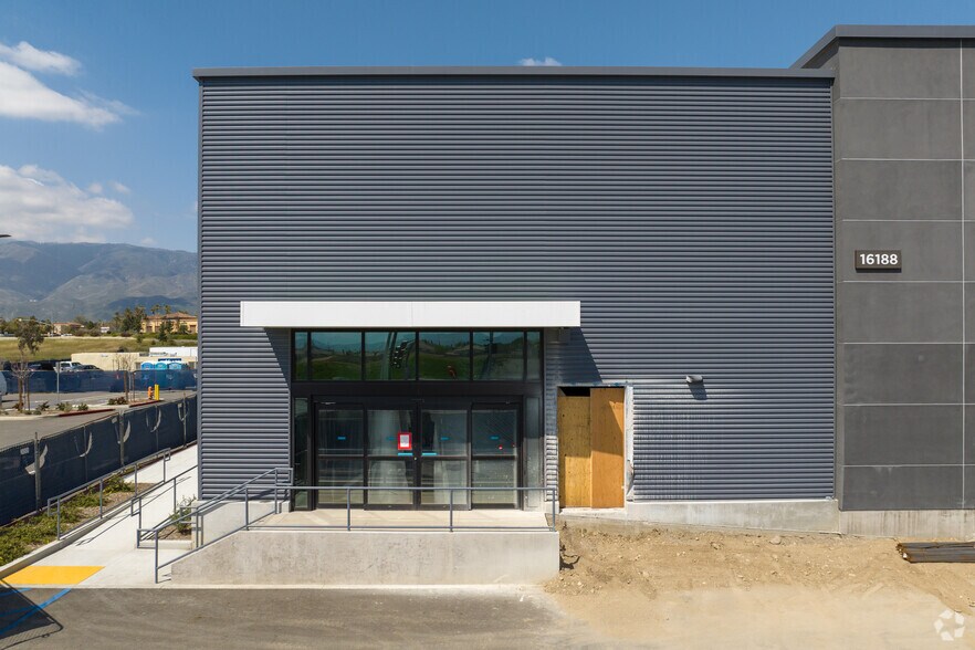 More Photos Of 16188 S Highland Ave, Fontana Supermarket For Lease