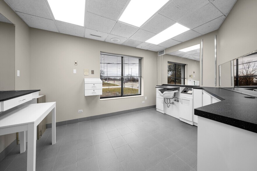 More Photos Of 1670 Willow Rd, Northfield General Retail For Sale