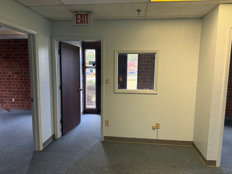 More Photos Of 900 Baker Rd, High Point Warehouse For Sale