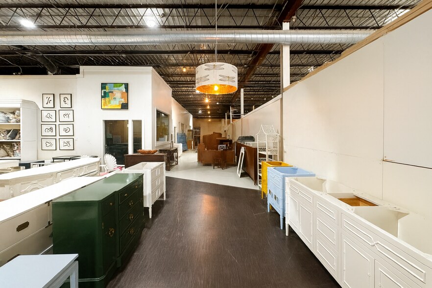 More Photos Of 901 N West St, Raleigh Showroom For Lease