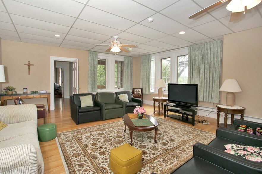 More Photos Of 150 Sister Servants Ln, Sloatsburg Lodge Meeting Hall For Sale
