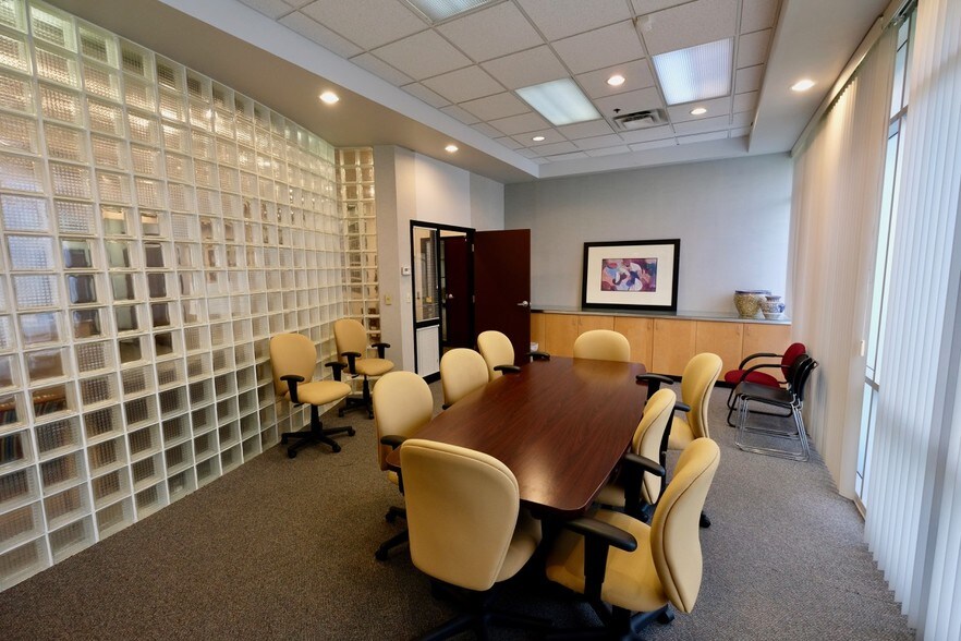 More Photos Of 6402 Corporate Dr, Indianapolis Distribution For Lease