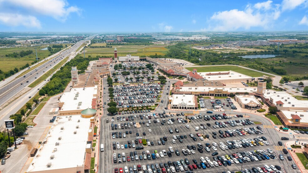 More Photos Of 3941 S Interstate 35, San Marcos Storefront For Sale