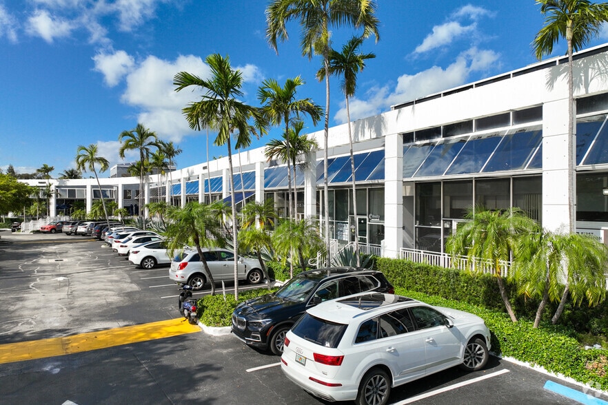 More Photos Of 260 Crandon Blvd, Key Biscayne Bank For Sale
