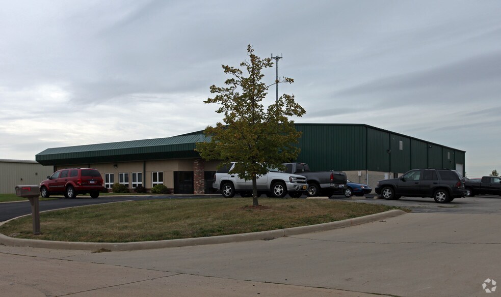More Photos Of 7156 Sulier Dr, Temperance Manufacturing For Lease