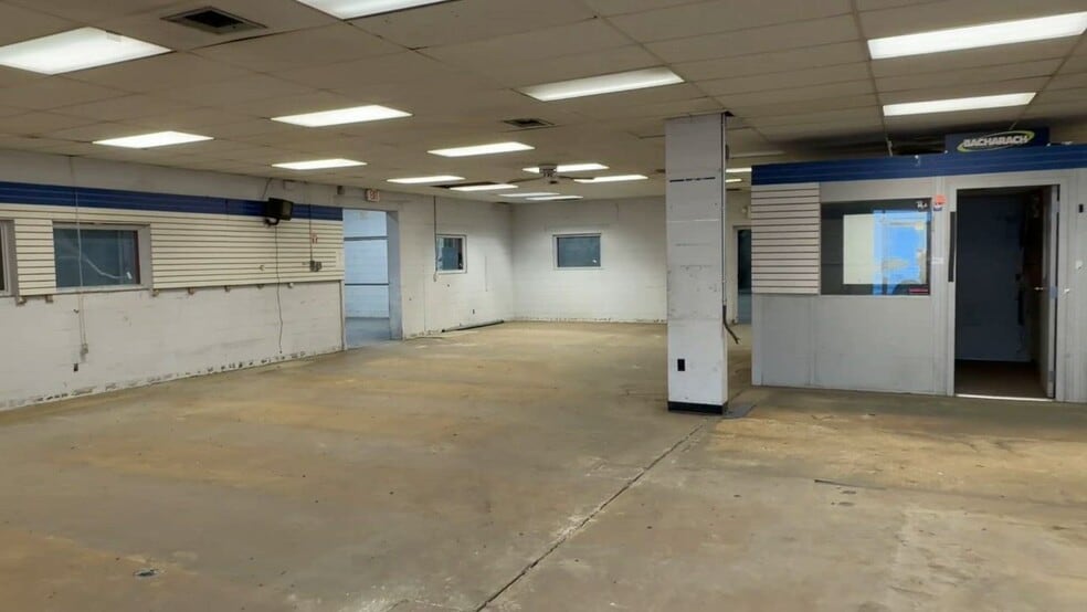 Primary Photo Of 36-60 Industrial pl, Middletown Manufacturing For Lease