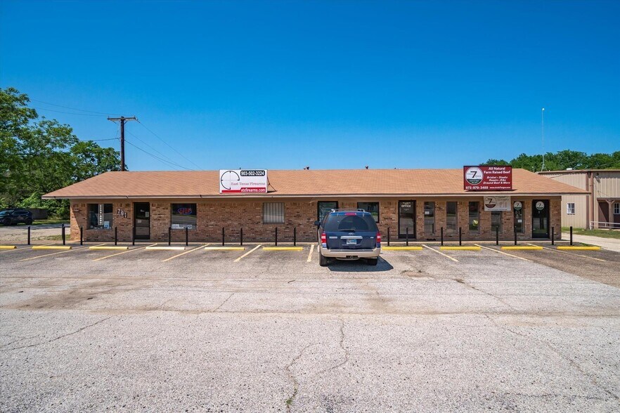More Photos Of 701 E Pine St, Edgewood Flex For Lease