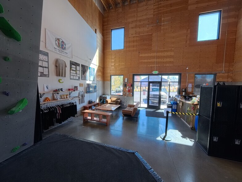 More Photos Of 2405 SW 1st St, Redmond Industrial For Lease