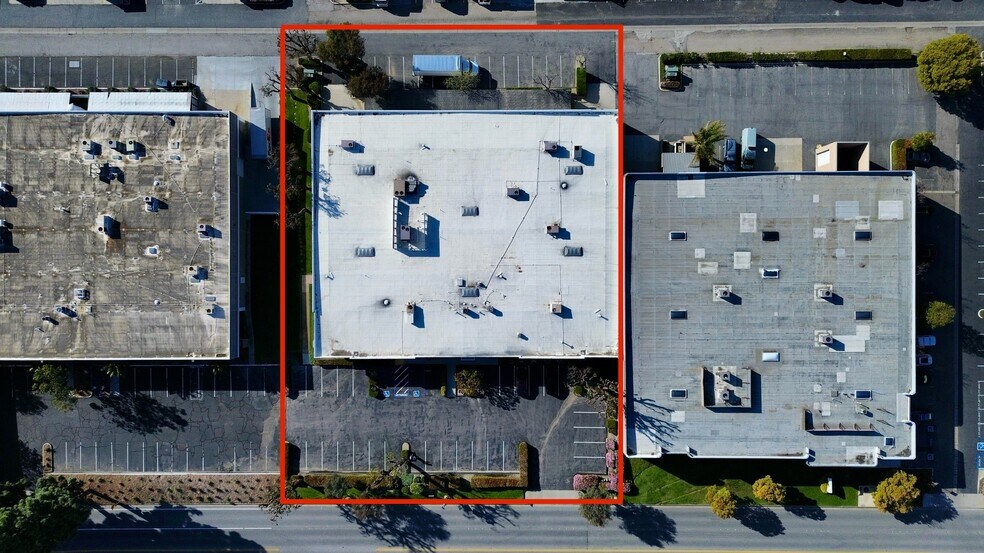 More Photos Of 829-833 Flynn Rd, Camarillo Manufacturing For Lease