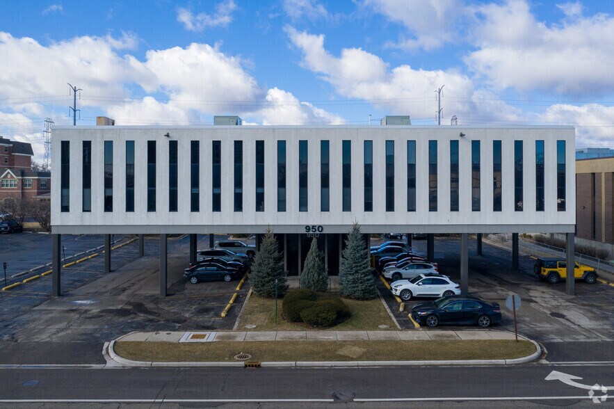 More Photos Of 950 Skokie Blvd, Northbrook Office For Lease