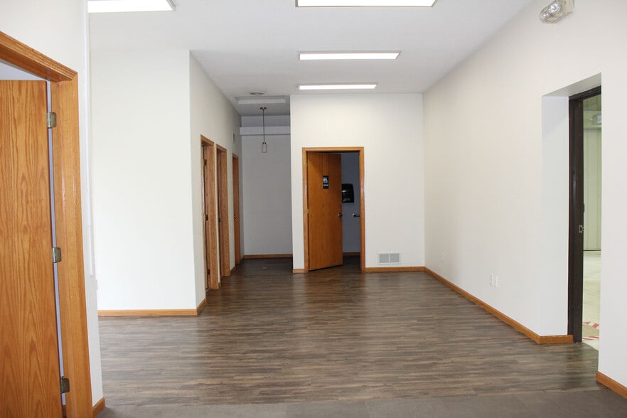 More Photos Of 331 4th Ave S, Sartell Warehouse For Lease