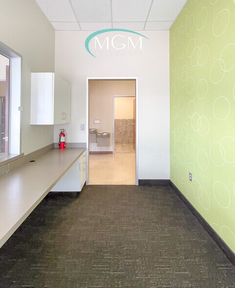 More Photos Of 1652 E Houston St, Beeville Healthcare For Lease