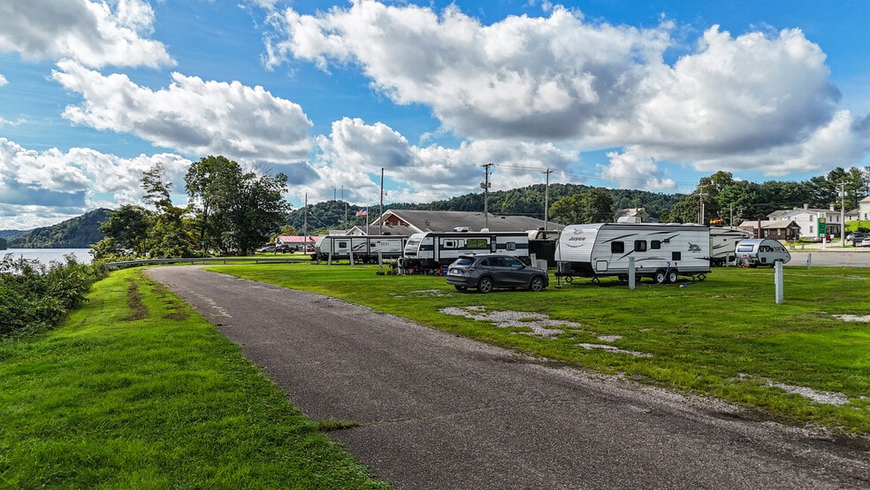 More Photos Of 38140 OH-7, Newport Showroom For Sale