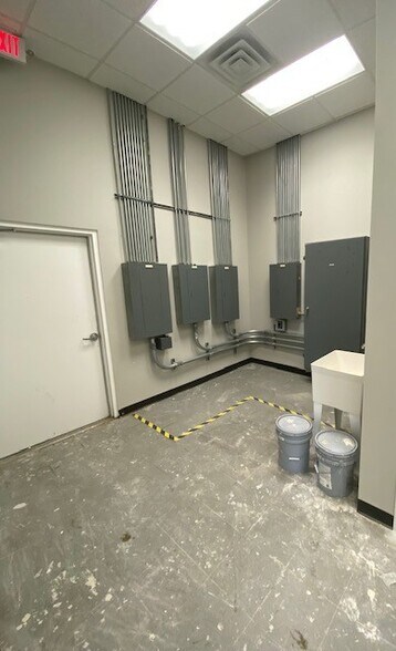 More Photos Of 315 N Sam Houston Pky E, Houston Freestanding For Sale