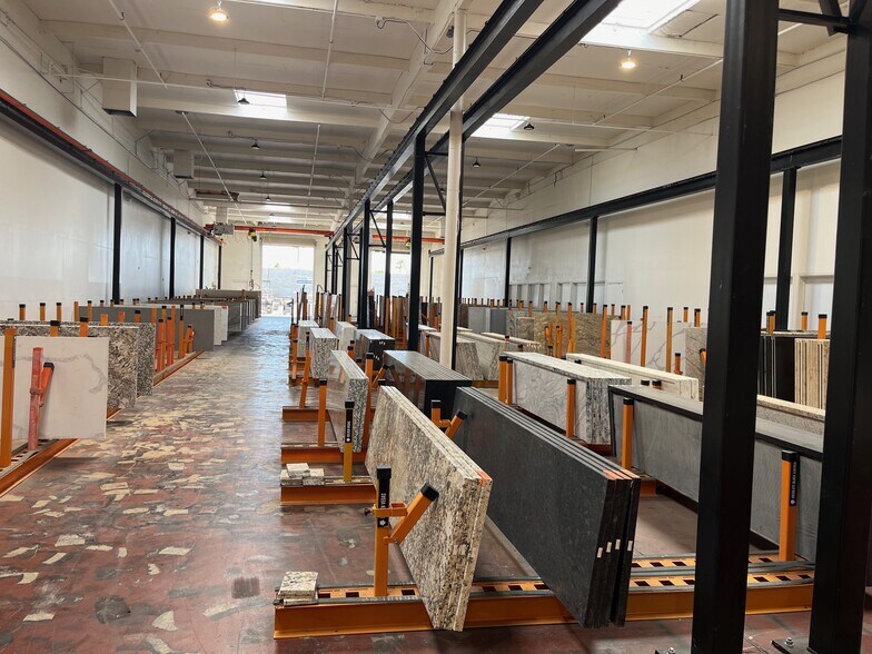 More Photos Of 2448-2452 N Clovis Ave, Fresno Showroom For Sale