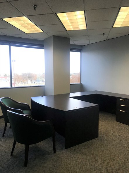 More Photos Of 1004 N Big Spring St, Midland Office For Lease