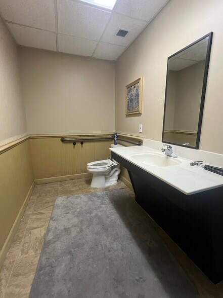 More Photos Of 897 N Monroe St, Tallahassee Office For Lease