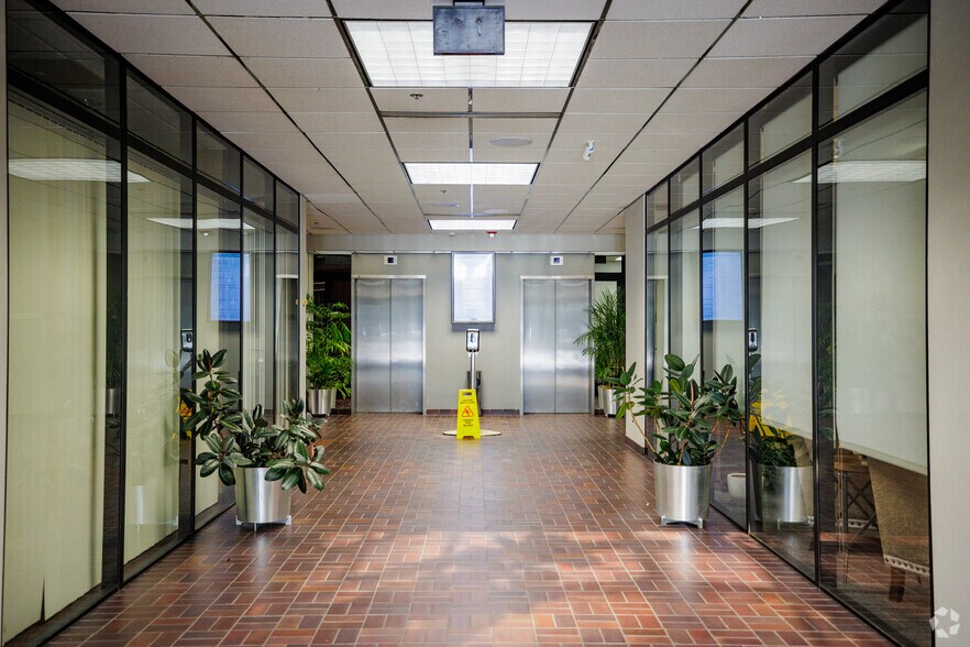 More Photos Of 300 John Q. Hammons Pky, Springfield Office For Lease