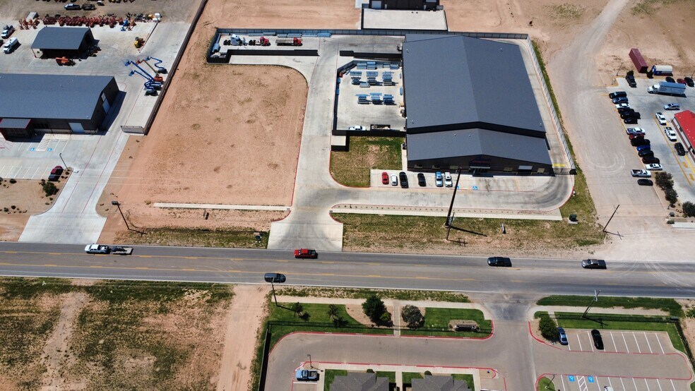 More Photos Of 3221 114th St, Lubbock Light Distribution For Sale