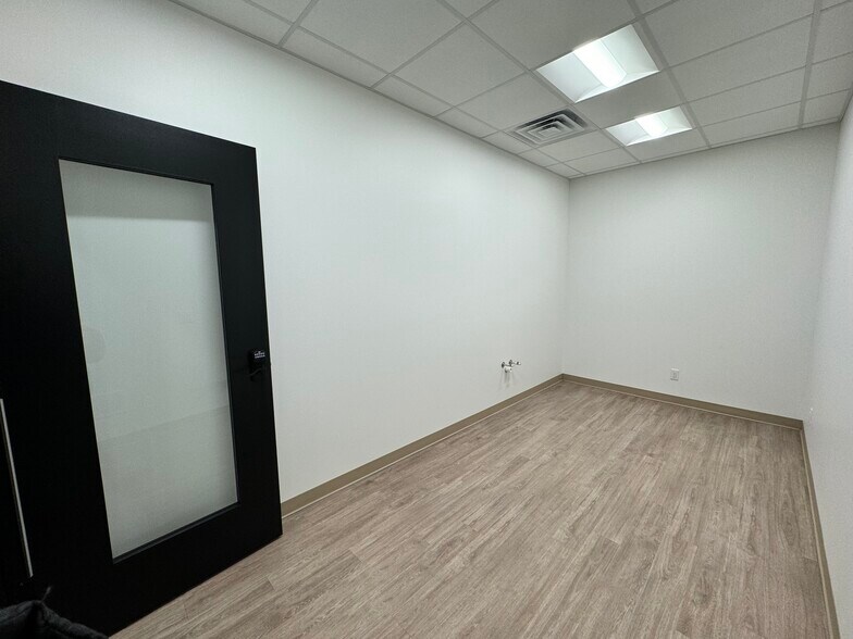 More Photos Of 405 Sagamore Pky S, Lafayette Storefront Retail Office For Lease