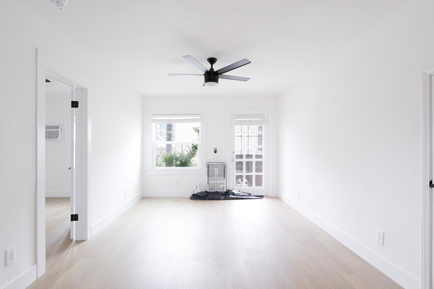 More Photos Of 2008-2020 Strongs Dr, Venice Apartments For Sale