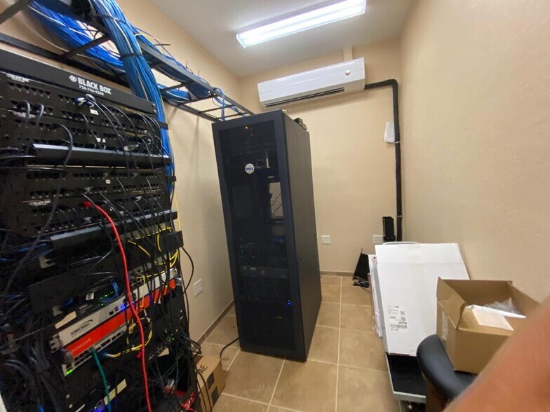 More Photos Of 2010 NE 14th St, Ocala Office For Lease