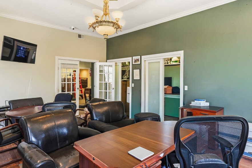 More Photos Of 1512 Marion Barry Ave SE, Washington Office For Sale