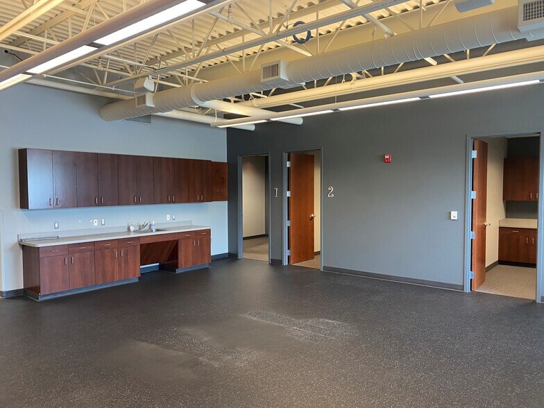 More Photos Of 43475 Dalcoma Dr, Clinton Township Medical For Lease