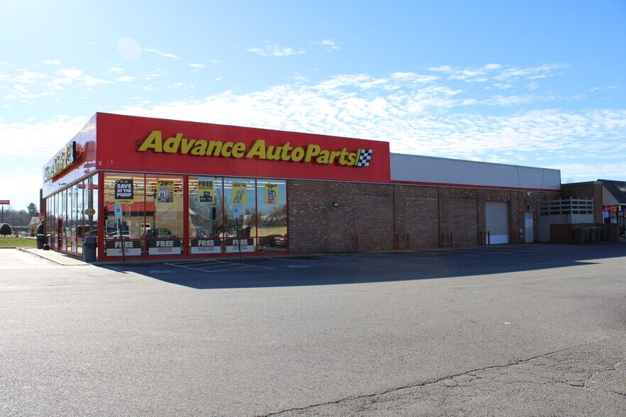 More Photos Of 1403-1439 S Main St, Farmville Unknown For Lease