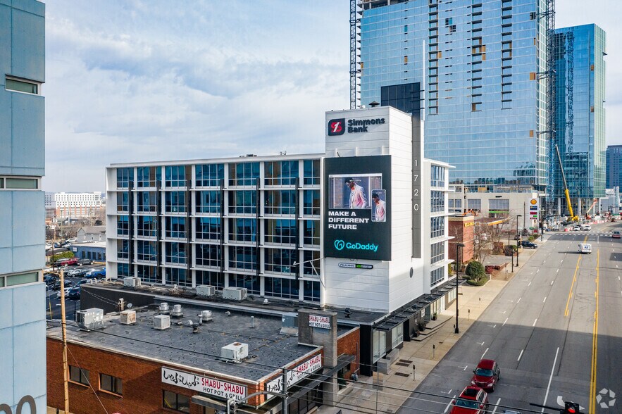 More Photos Of 1720 W End Ave, Nashville Office For Lease