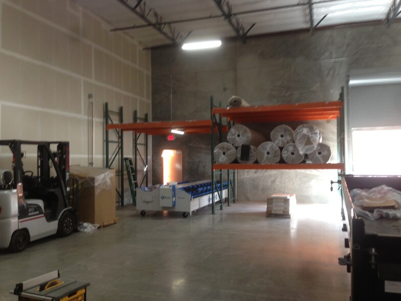 More Photos Of 10604 Industrial Ave, Roseville Flex For Lease