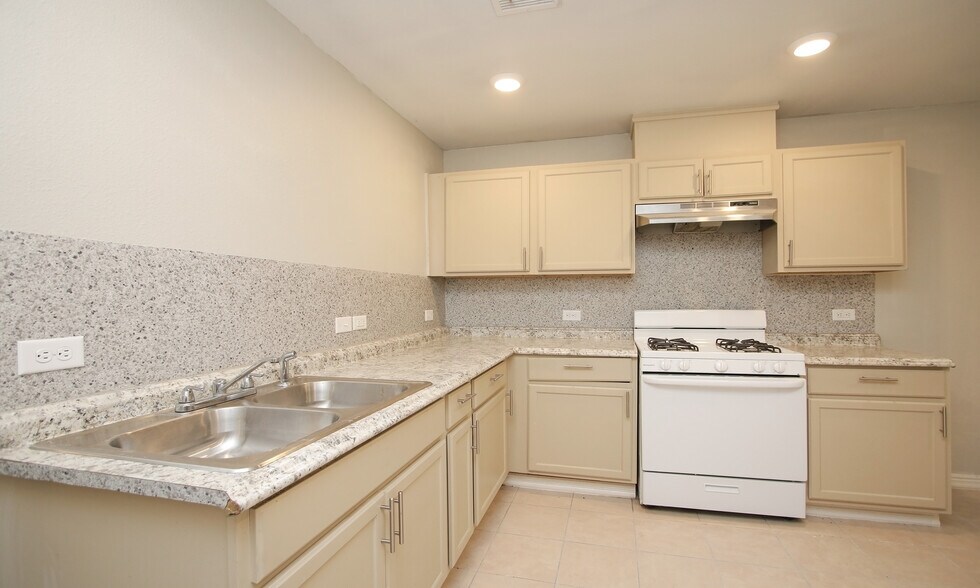 More Photos Of 1318 Avenue A, South Houston Apartments For Sale