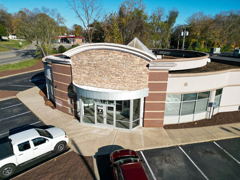 Primary Photo Of 1430 Madison St, Clarksville Bank For Lease