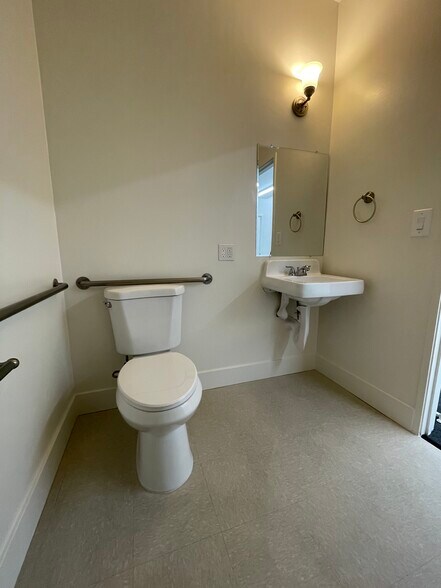 More Photos Of 7127 Laurel Canyon Blvd, North Hollywood Office For Lease