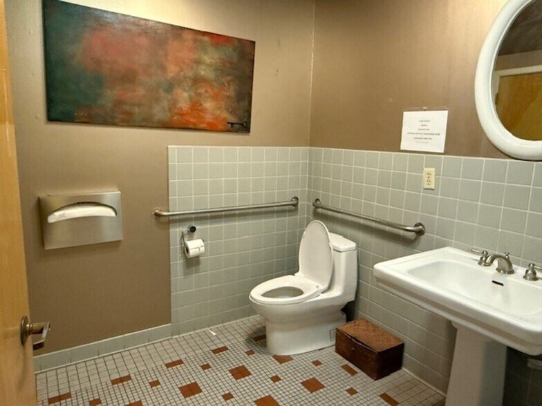 More Photos Of 6 S Central Ct, Stockton Office For Lease