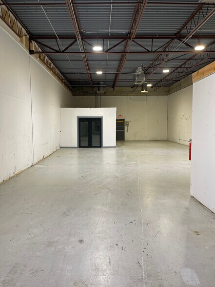 More Photos Of 901 Terminal Rd, Fort Worth Warehouse For Lease
