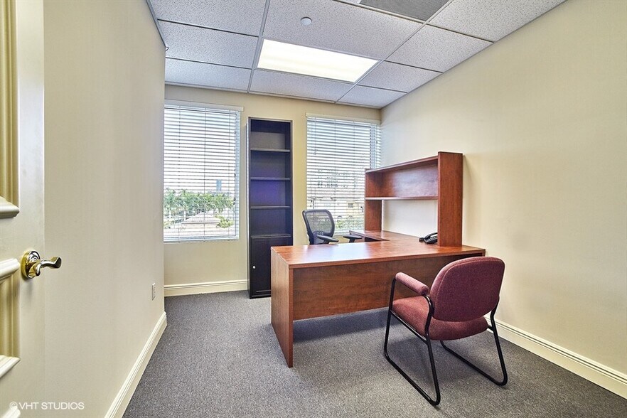 More Photos Of 2750 NE 185th St, Aventura Office For Lease
