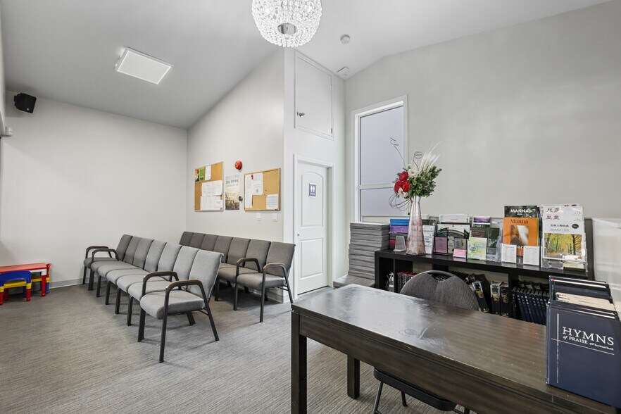 More Photos Of 232 8A St NE, Calgary Religious Facility For Sale