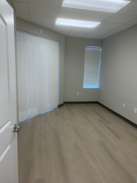 More Photos Of 2572-2578 N Commerce Pky, North Port Medical For Lease