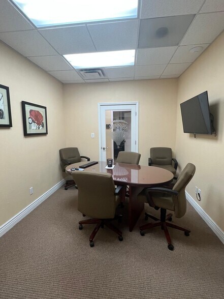 More Photos Of 1314 E Venice Ave, Venice Medical For Sale