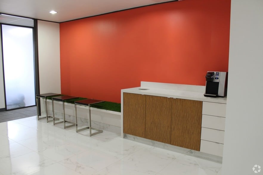 More Photos Of 507 N Sam Houston Pky E, Houston Office For Lease