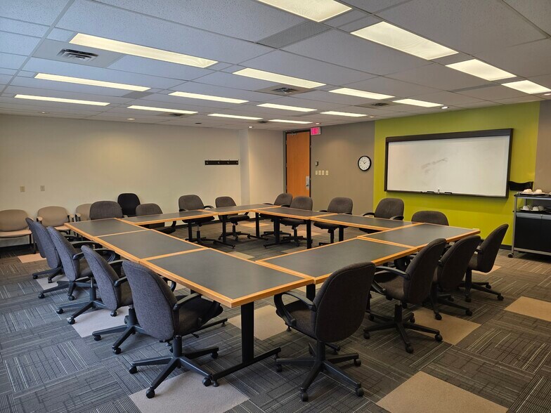 More Photos Of 10050 112 St NW, Edmonton Office For Lease