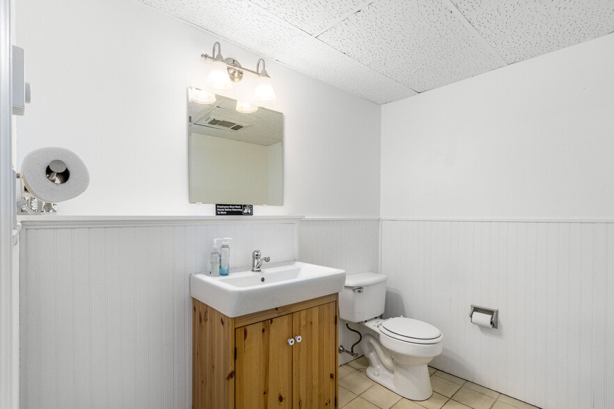 More Photos Of 320 Gifford St, Falmouth Office For Sale