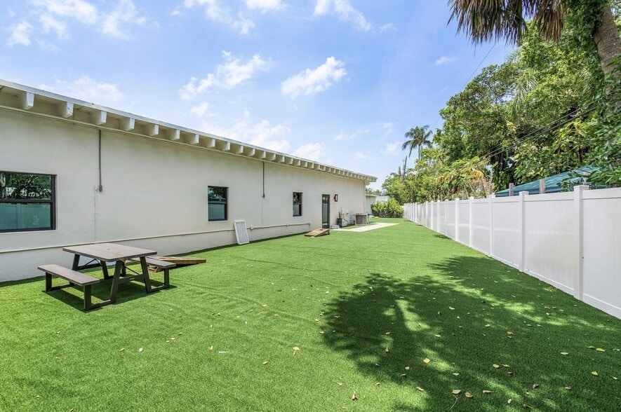 More Photos Of 3351 N Federal Hwy, Delray Beach Office For Lease