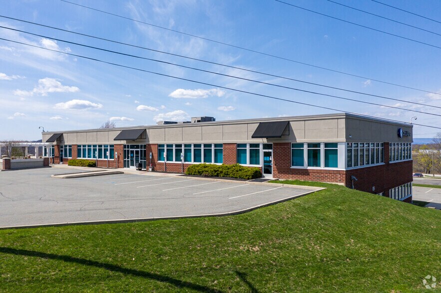More Photos Of 4 Crotty Ln, New Windsor Township Medical For Lease