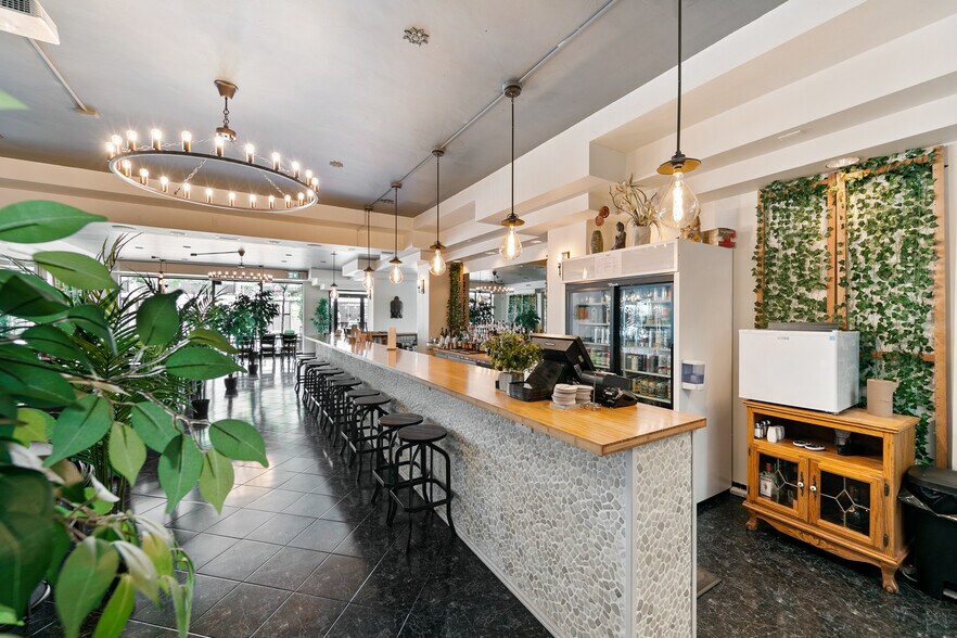 More Photos Of 839 Erie E, Windsor Restaurant For Sale