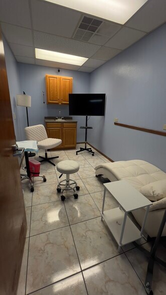 More Photos Of 8407 Bandera Rd, San Antonio Coworking Space