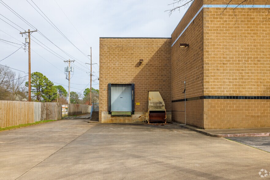 More Photos Of 6201-J Rogers Ave, Fort Smith Freestanding For Lease