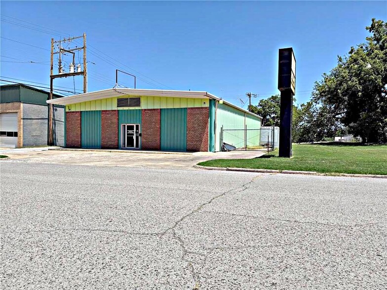 More Photos Of 115 S Oklahoma Ave, Shawnee Office For Sale